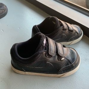 Toddler Nike’s size 7